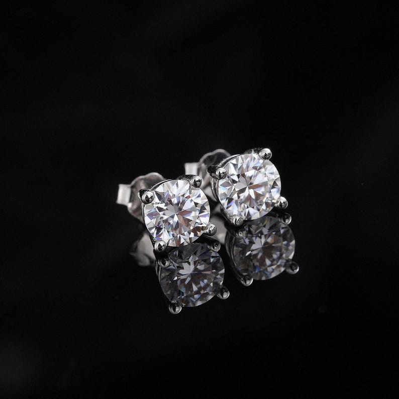 🔥Hot Sale 70% OFF!🔥Classic 4-Prong Moissanite Earrings