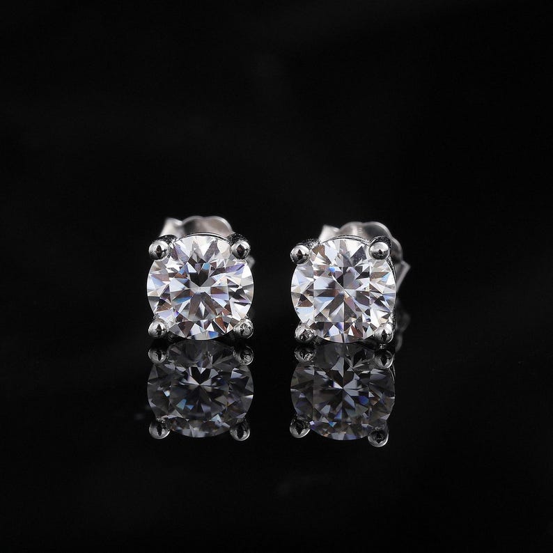 🔥Hot Sale 70% OFF!🔥Classic 4-Prong Moissanite Earrings